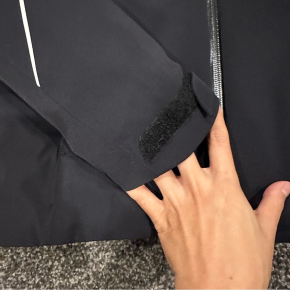 Kjus Women's Formula ski Jacket brand new. Black jacket size 32 - Picture 4 of 16